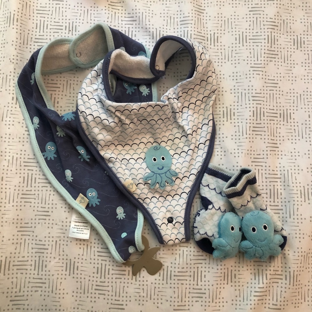 Octopus infant bibs and socks